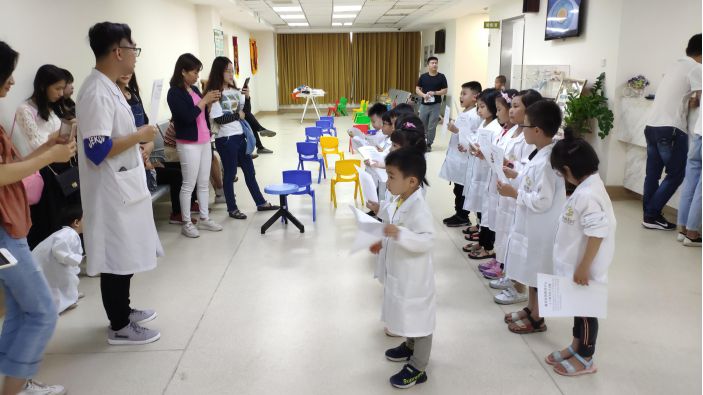 康美医院举办第二期“小小眼科医生”活动