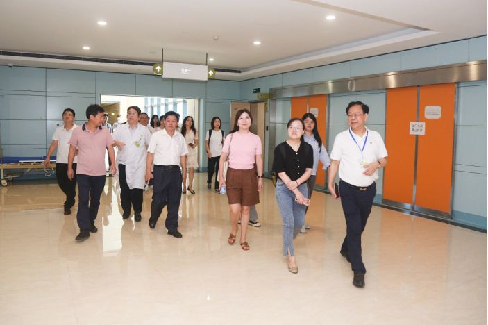 新康美经营发展调研会参会媒体莅临我院，共话医院发展新成果